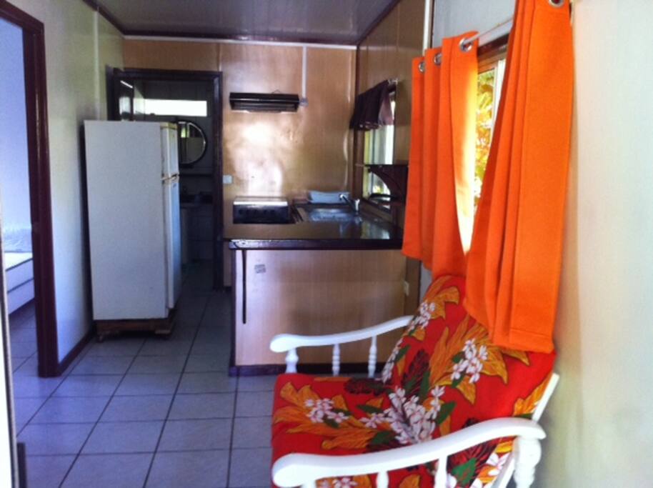 Vue Salon et cuisine