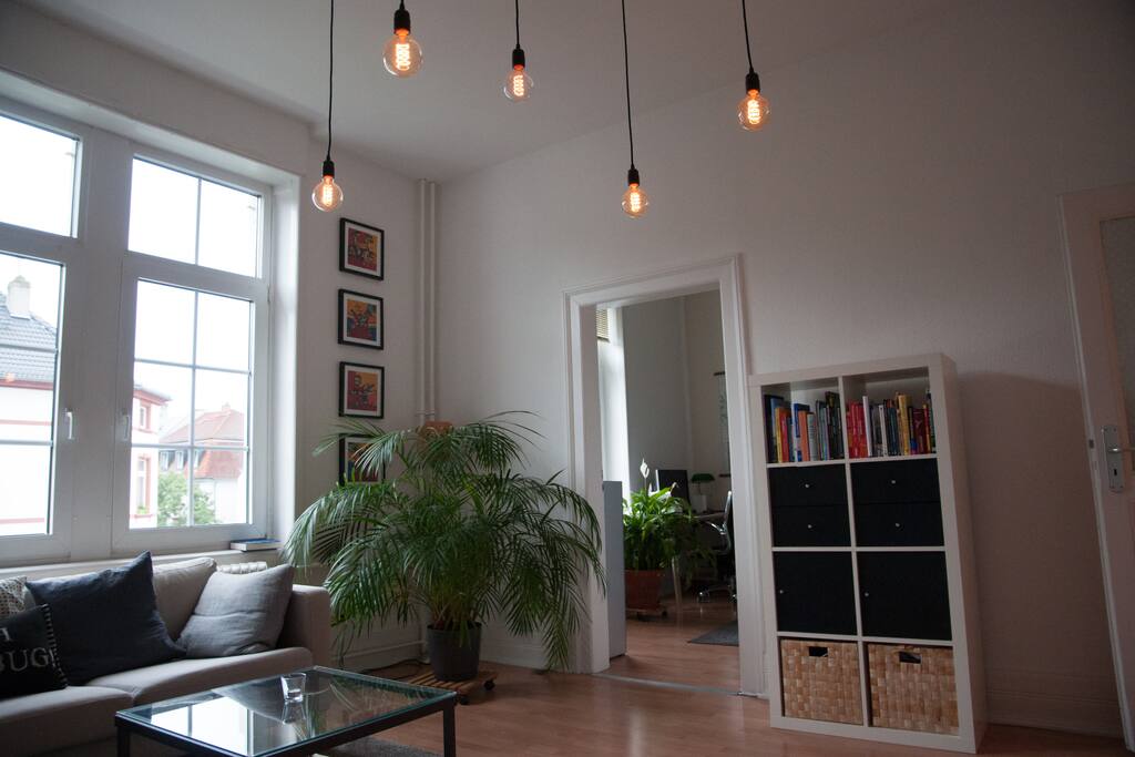 Wohnzimmer mit Blick ins Gästezimmer