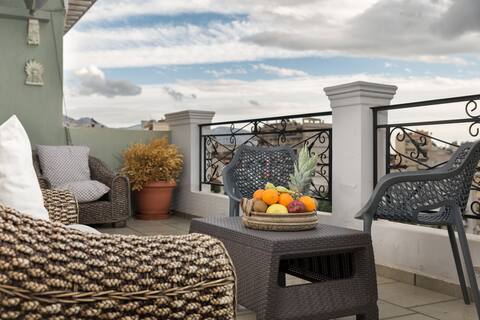 165m² 4BR Stunning Penthouse Maisonette in Athens