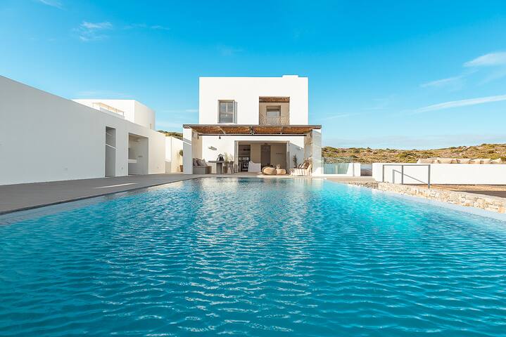 MakMore Villa: Wellbeing Sanctuary with 180° View gallery image 4