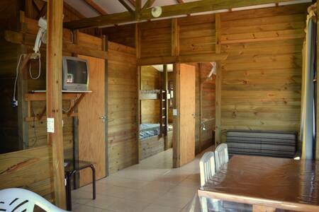 Chalé em Guaratuba com Wi-Fi a 5 quadras do mar