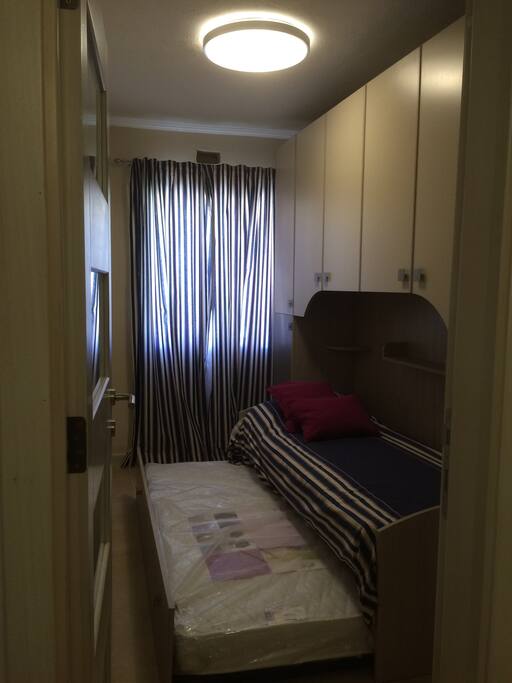Spare bedroom (sleep 2 )