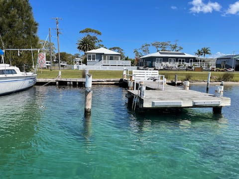 Riverbank Cottage - Waterfront