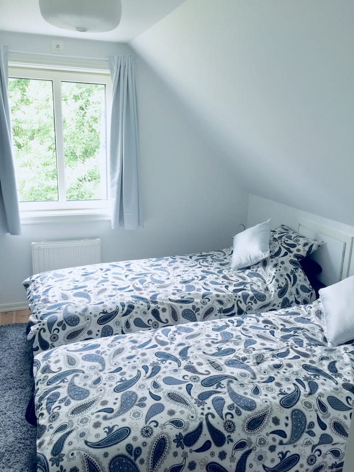 Spálňa na poschodí (dvojité dispozičné riešenie).