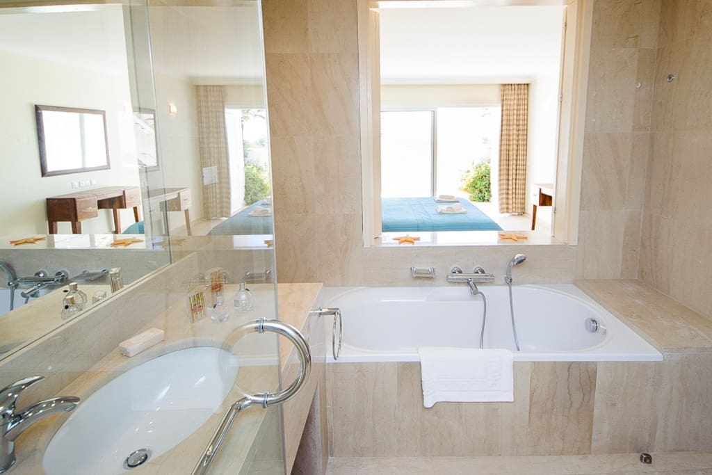Marble Bathroom Seafront Balcony and Garden and Beach Access