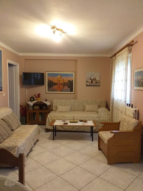 Top Airbnb: Family house w/garden 200 m. from the beach in Δήμος Τριφυλίας