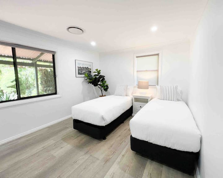 Schlafzimmer 6 - Einzelzimmer mit Kingsize-Bett (King-Size-Bett auf Anfrage)