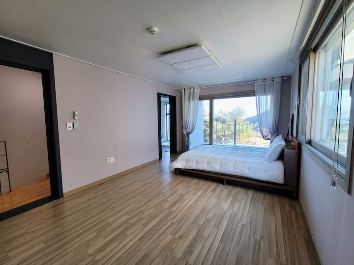 Third floor bedroom