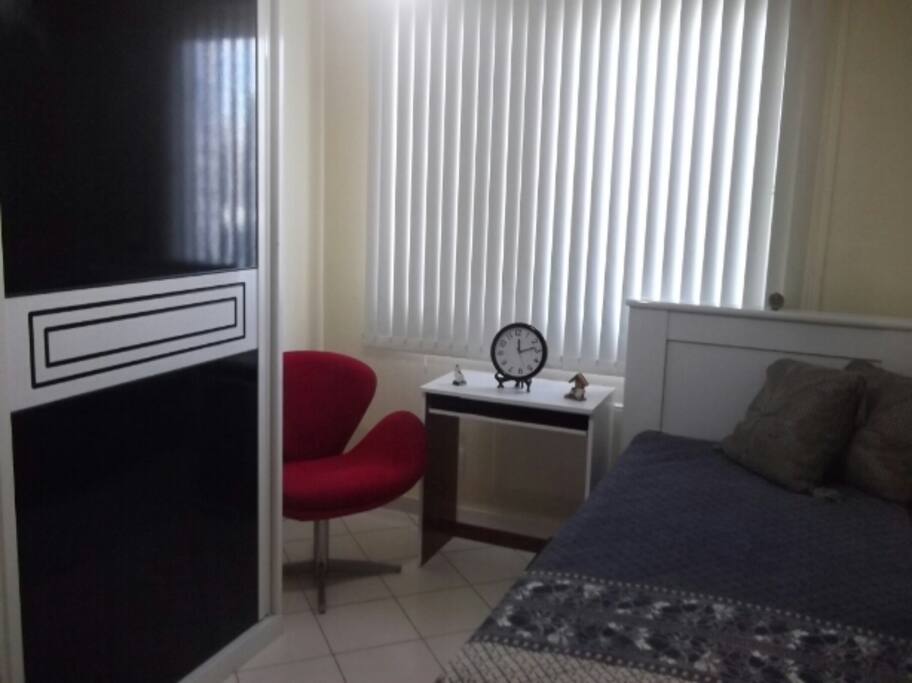 QUARTO COM BI-CAMA DE SOLTEIRO