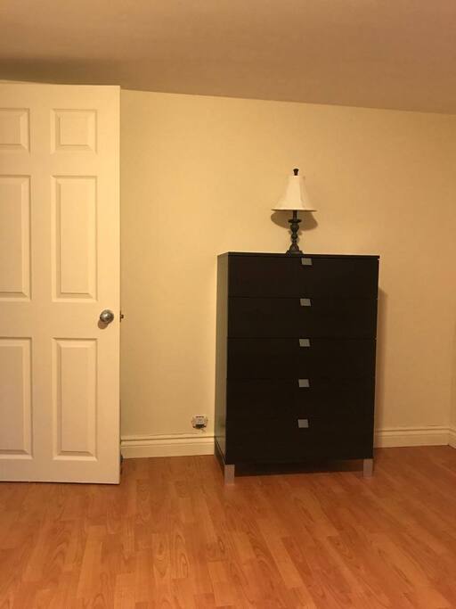 brand new 5 drawers dresser