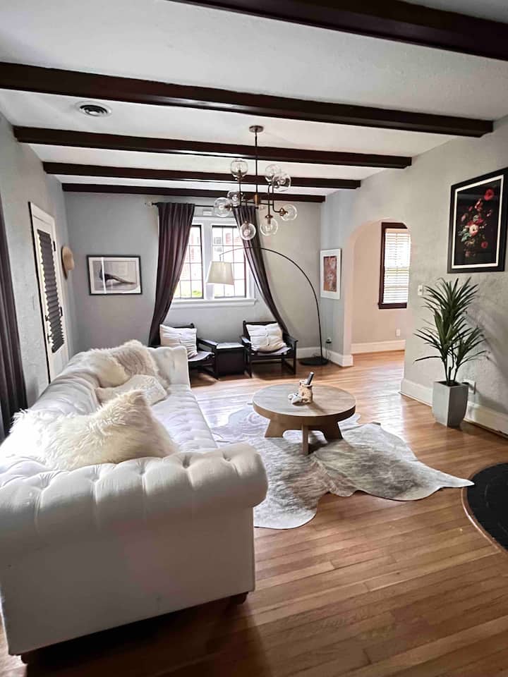 Cozy Bungalow Minutes From James River - Richmond, VA
