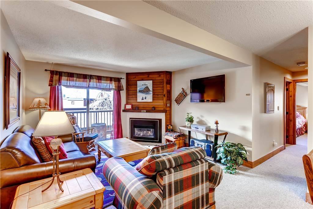 Molding,Fireplace,Hearth,Couch,Furniture