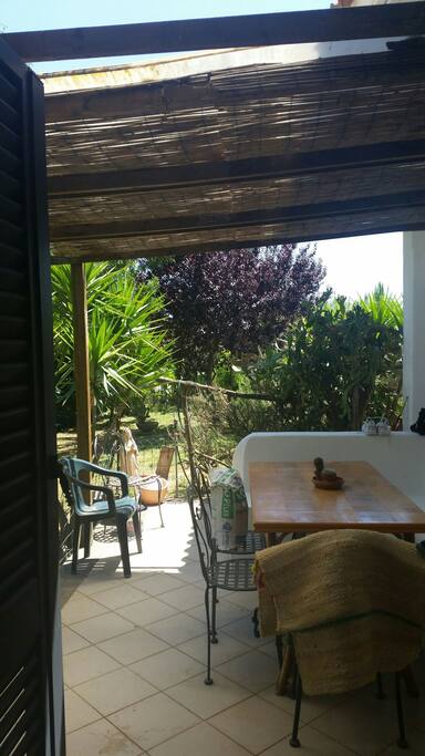 patio con panca eoliana