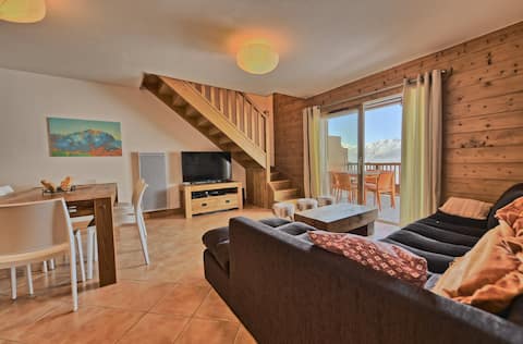 Top Airbnb: Duplex 10 people/ski-in/beautiful view/pool in Villard Sur Doron