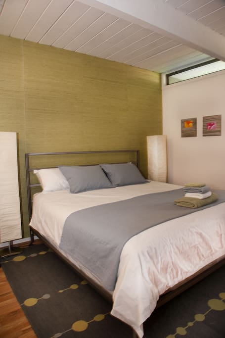Guest Bedroom 002