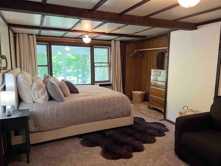 King suite side 1: king bed with lake view - no door, has a privacy pazia (in basement)