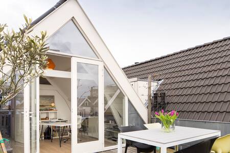 Ruhig & Zentral: Dachzimmer, Bad & Dachterrasse