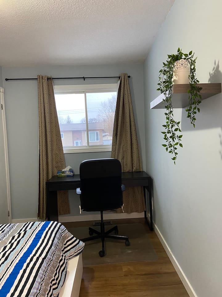 חדר שינה 3: 1 מיטה זוגית 