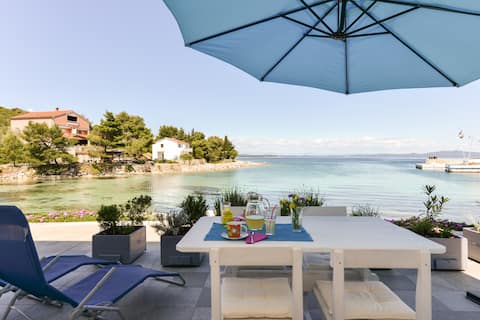 Top performing Airbnb: Azure Bay Apartments - The peaceful oasis 1 in Mali Iž