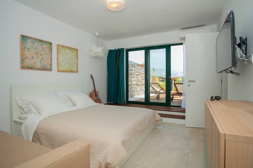 Room in ground floor apartment