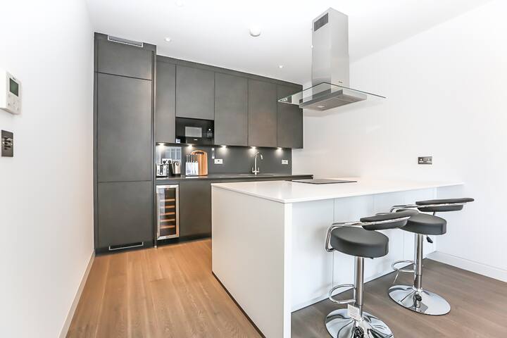 Amazing modern, light flat in Hip Shoreditch (c) gallery image 2