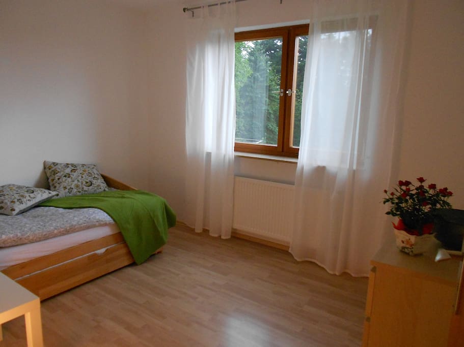 Schlafzimmer 2