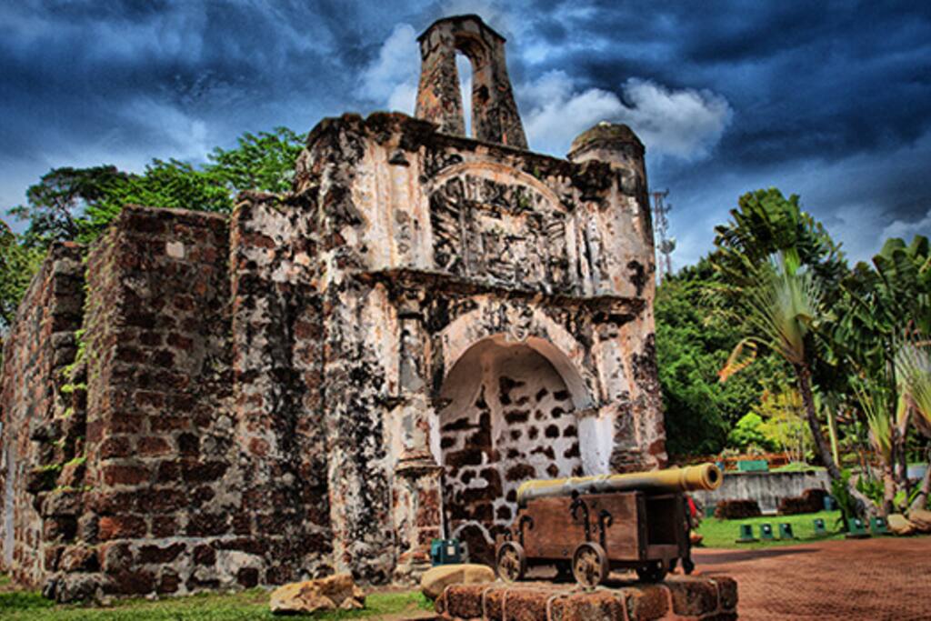 A FAMOSA - 10 KM from Property