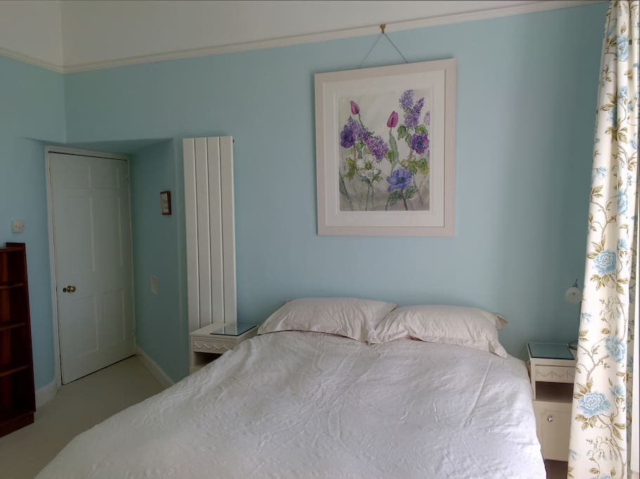 Queen size bed