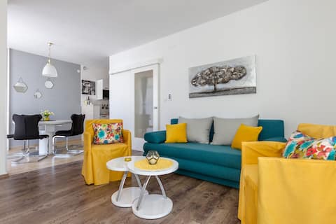 Top Airbnb: NEW 2 BEDROOM APPARTMENT NEAR THE BEACH AND CENTER in Gradski Kotar Blatine škrape