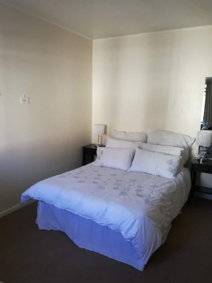 Perfect Position! Private bedroom in Sea Point