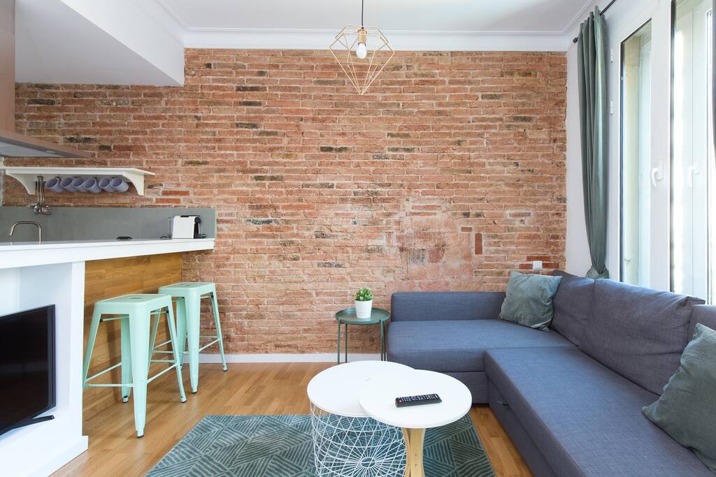 Cozy and modern open-concept living/dining space