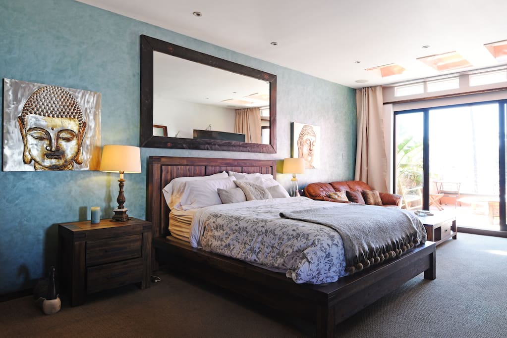 Master bedroom w/ Cal King bed