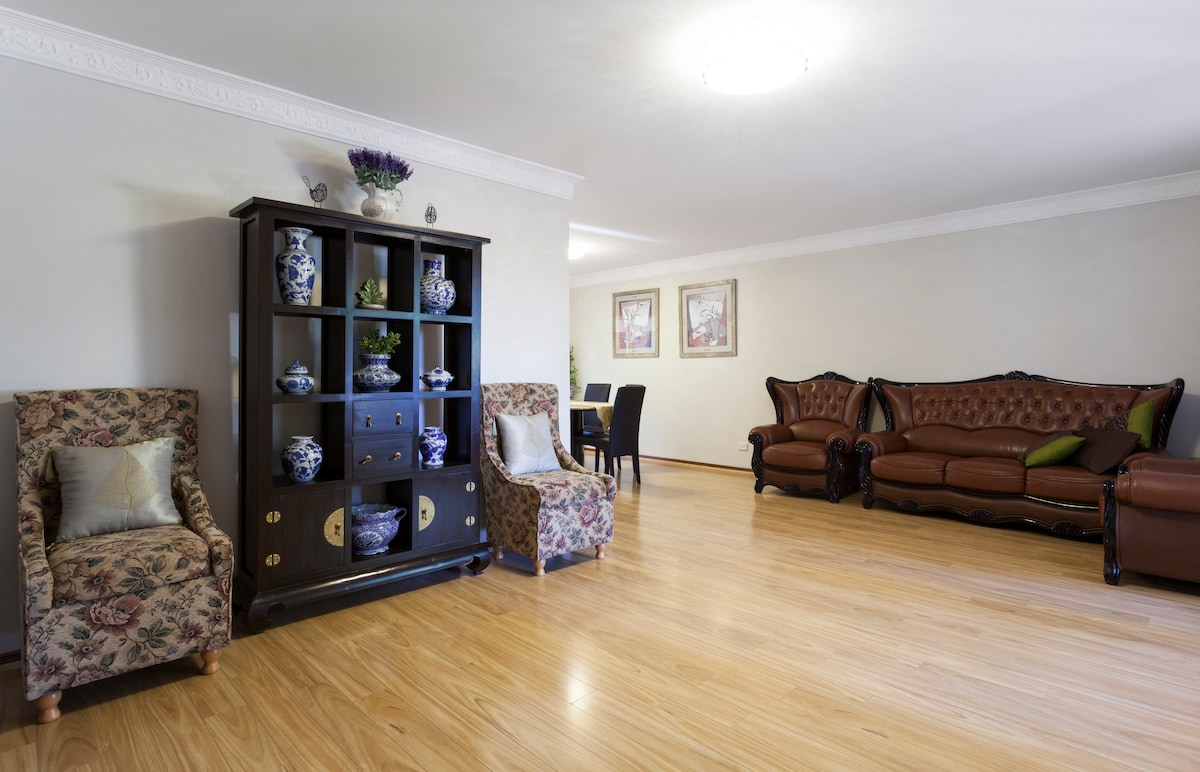 En-suite Rm in Rhodes w/ Air Con close to Olympic
