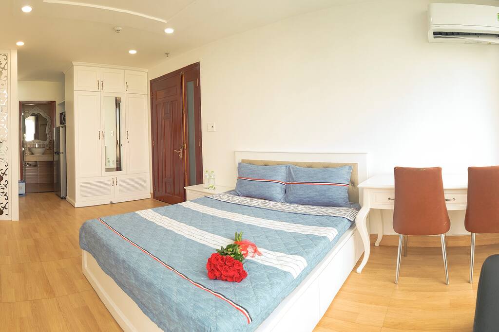 Deluxe With Window