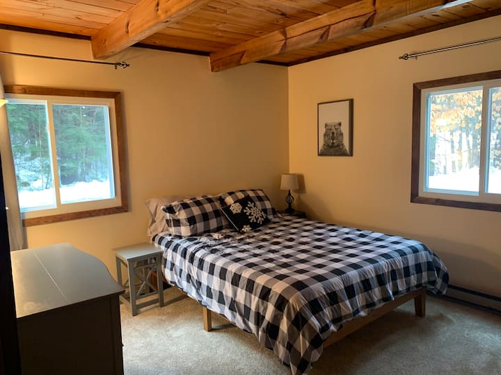 The Bear Room : rez-de-chaussée avec lit Queen