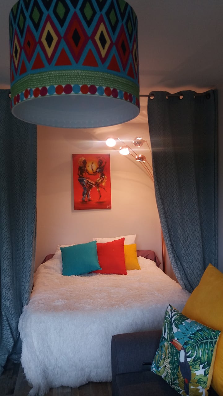 La cama en su rincón alcoba