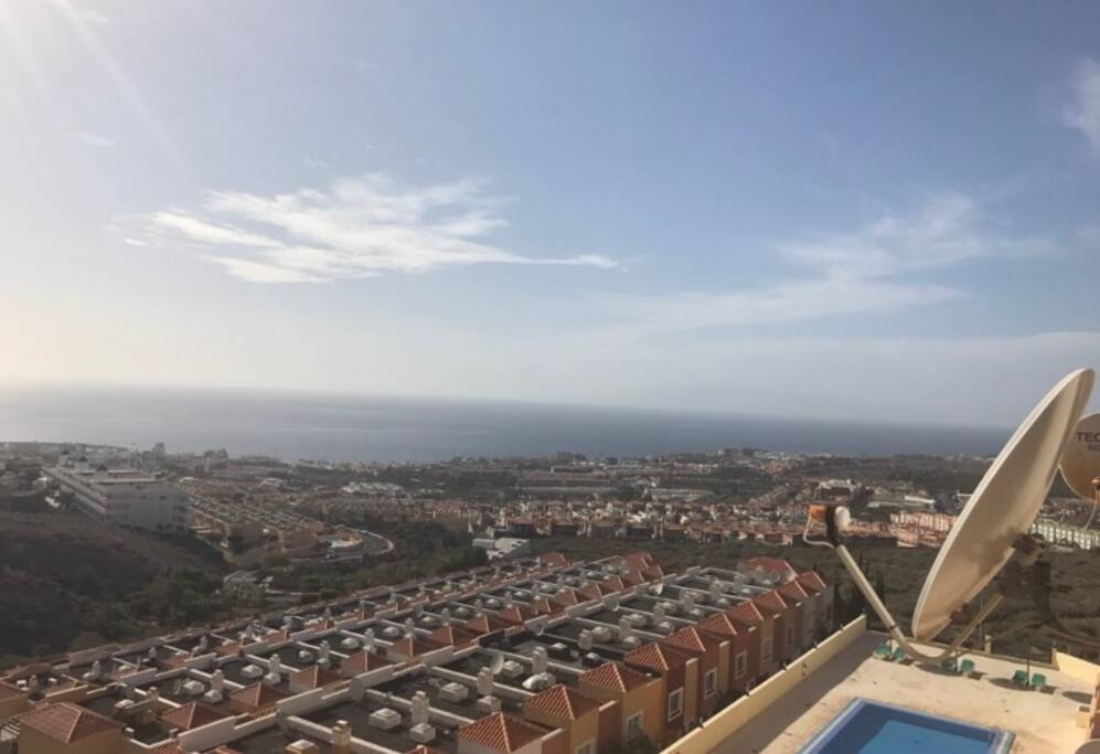 Vista a todo costa Adeje , vistas a la piscina del resindencial