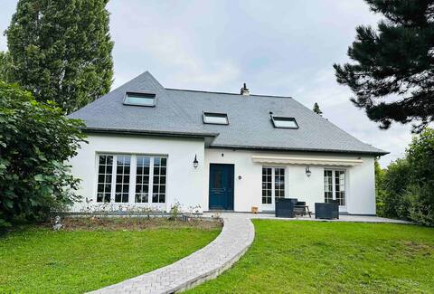 Beautiful 6 bedroom house - 9 people