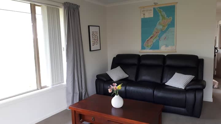 Modern Warm 3 Bedroom Townhouse - 블렌하임