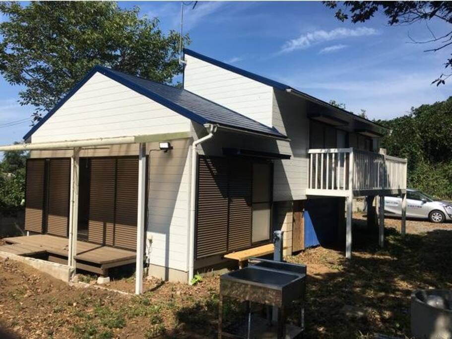 約115坪の敷地に建てられたゆったりとした別荘です