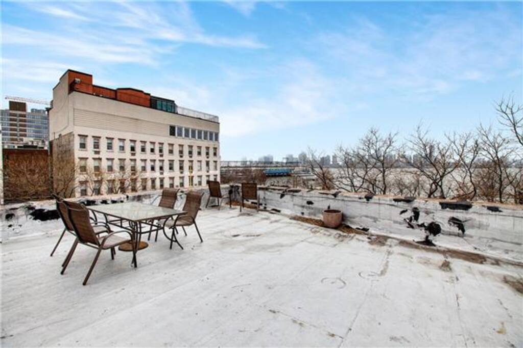 shared rooftop with other apts