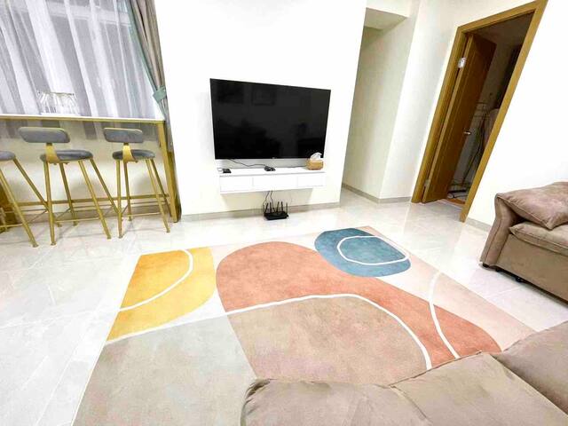 旺角奢阔3房2廳+客廳兩張大沙發床（共6床）、弥敦道正大街 ，近地铁口、适合入住6-10人 gallery image 4