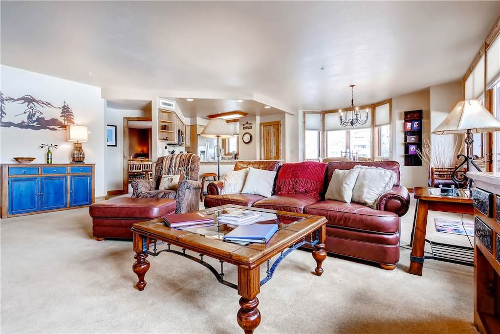 Couch,Furniture,Indoors,Room,Chair