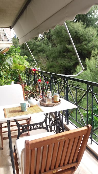 breakfast on the porch 2