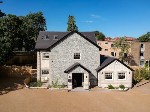 22A: Gorgeous, Spacious Home Perfect For Groups