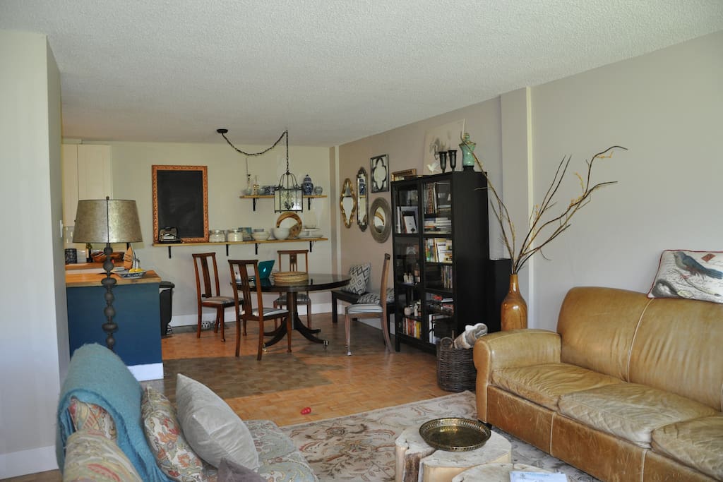 Dining room seats 6