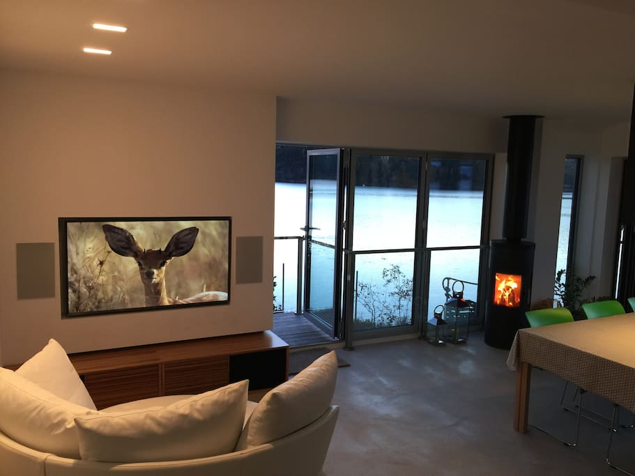 Fireplace, comfortable sofa and 4K ultra HD 55" TV for cool evenings. Watch movies from ViaPlay, Netflix, HBO or Mubi.