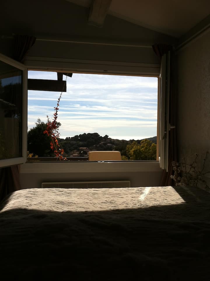 Vue mer du lit de la suite parentale chambre 1