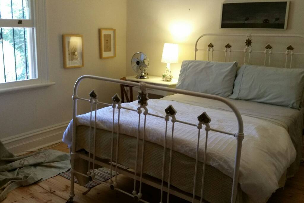 secure room close to beach, airport and city