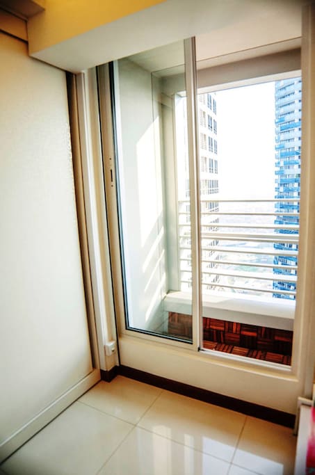 Wardrobe & balcony